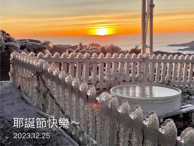 玉山北峰氣象站耶誕節的日出。(翻攝自鄭明典臉書)
