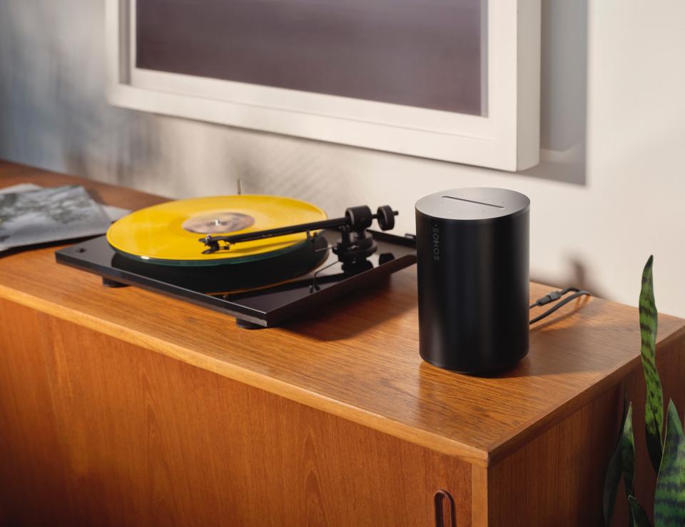 Sonos Era 100 with turntable