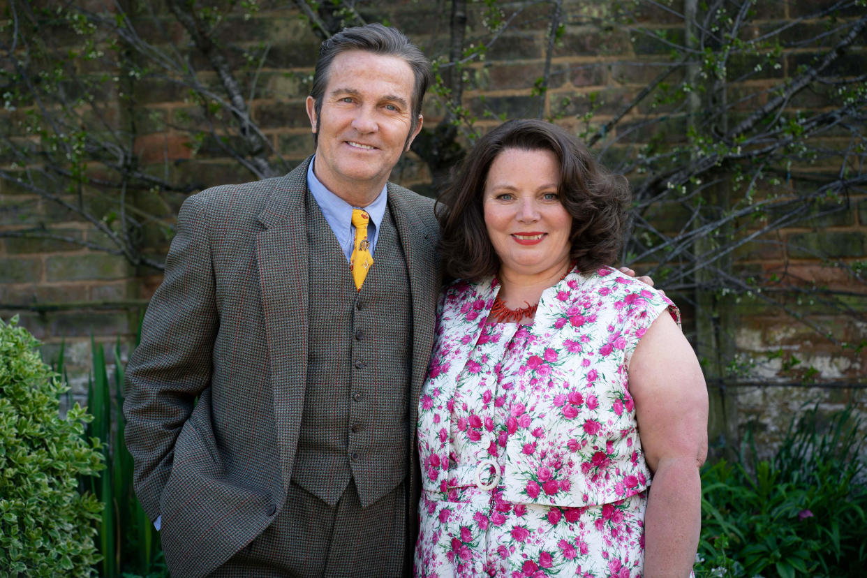 Bradley Walsh and Joanna Scanlan star in The Larkins. (ITV)