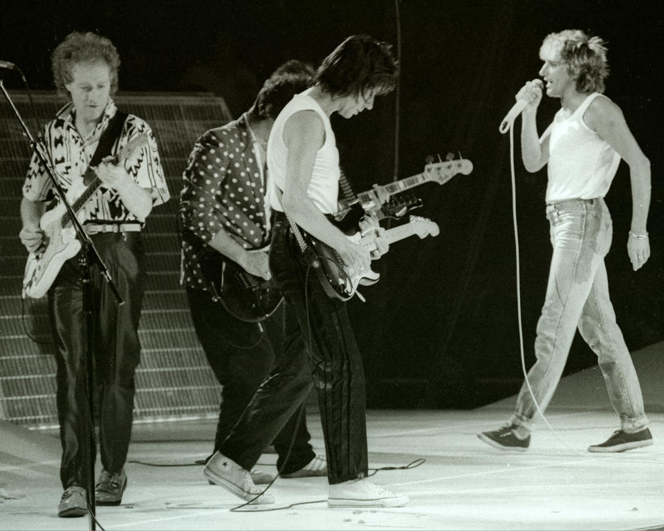 Rod Stewart and Jeff Beck performing