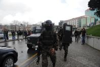 Turkish special forces take position outside the Istanbul courthouse where a prosecutor was taken hostage, on March 31, 2015