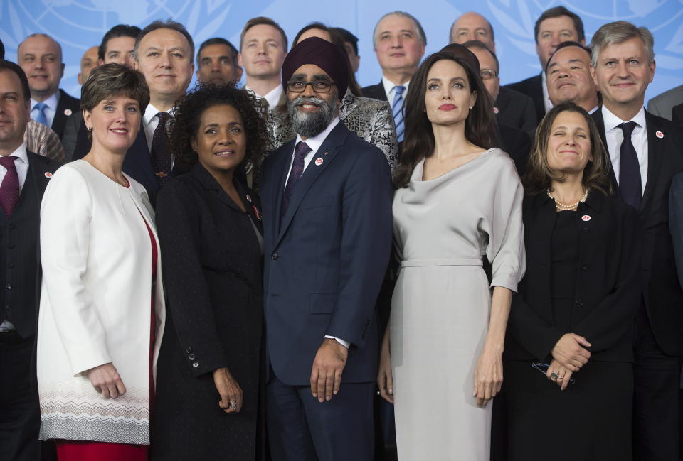 Jolie traf sich in Vancouver mit Delegierten der Vereinten Nationen. (Bild: Darryl Dyck/The Canadian Press via AP Photo)