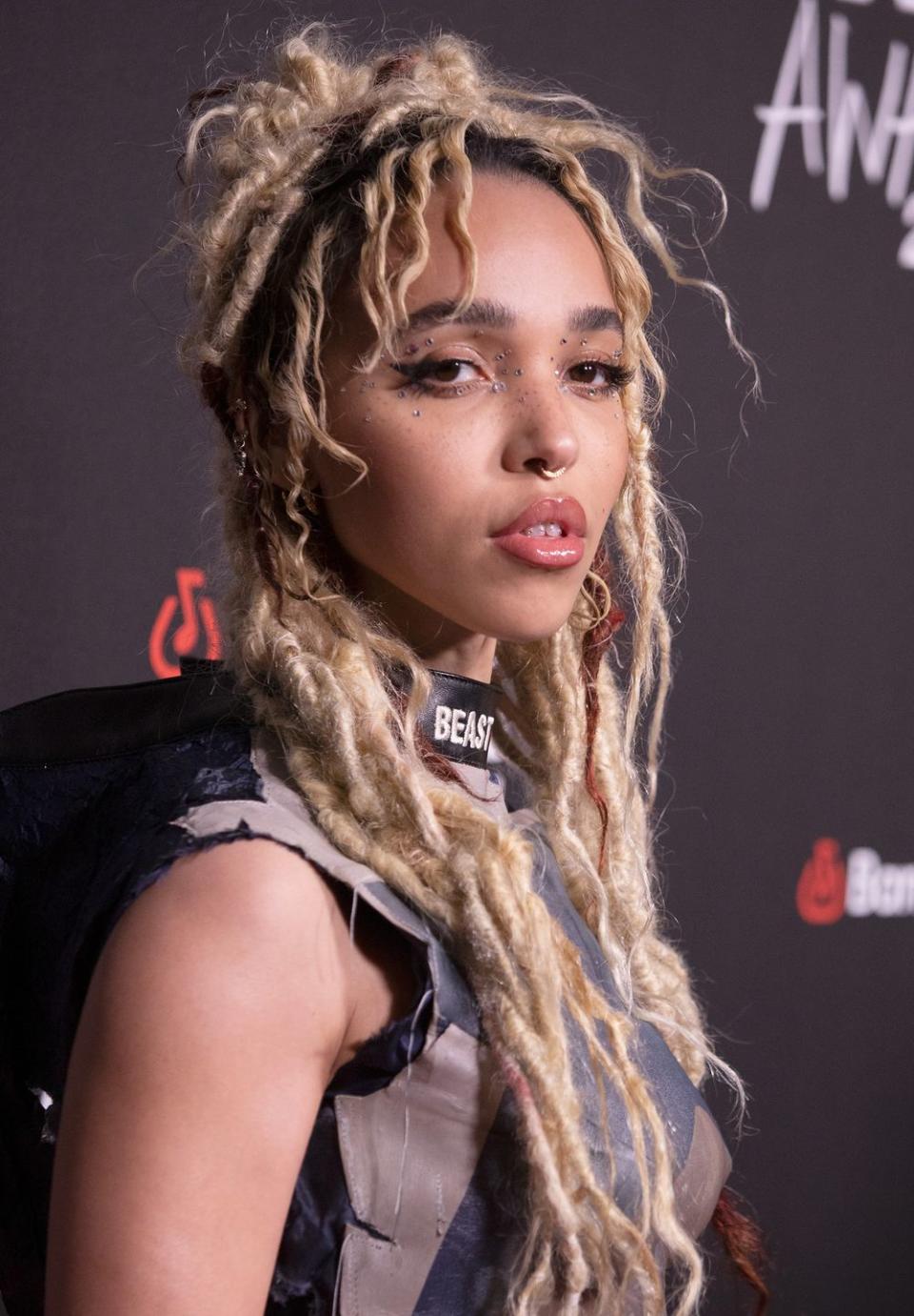 fka twigs with septum piercing