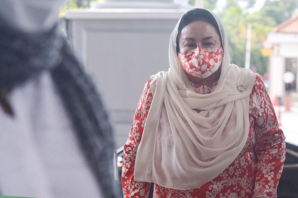 Datin Seri Rosmah Mansor arrives at the Kuala Lumpur High Court January 10, 2022. — Picture by Miera Zulyana