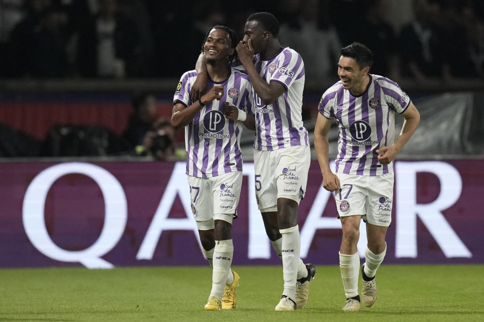 Toulouse's Yann Gboho, left, celebrates after scoring his side's second goal during the French League One soccer match between Paris Saint-Germain and Toulouse at the Parc des Princes stadium in Paris, Sunday, May 12, 2024. (AP Photo/Christophe Ena)