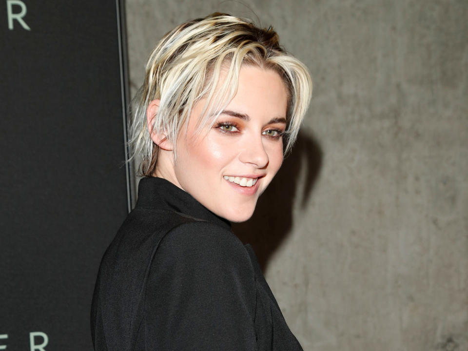 Kristen Stewart nimmt sich der Rolle der Prinzessin Diana an. (Bild: Kathy Hutchins/Shutterstock.com)