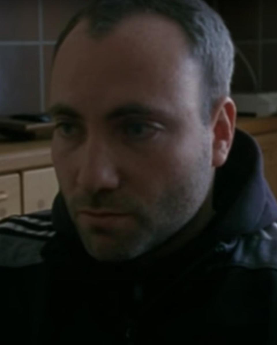 Kim Bodnia as Frank asks him mother for money in "Pusher"