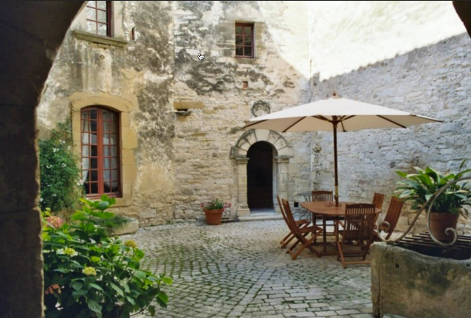 <p>Here’s the medieval courtyard. (Airbnb) </p>