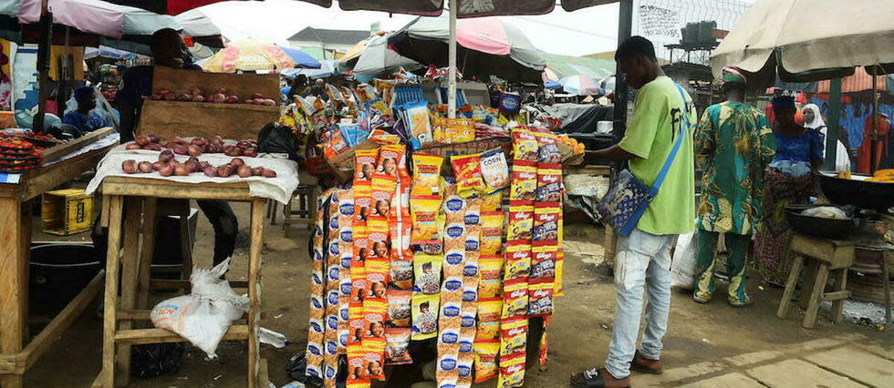 Les consommateurs de la plus grande économie d'Afrique ont du mal à suivre la hausse des prix des aliments de base.  - Credit:PIUS UTOMI EKPEI / AFP