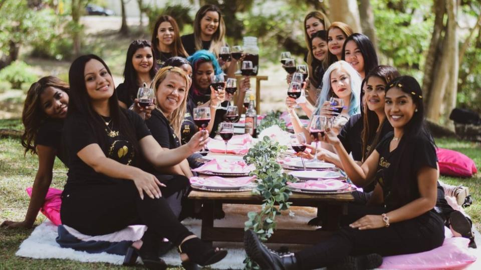 Grupo de mujeres de negocios venezolanas en Trinidad.