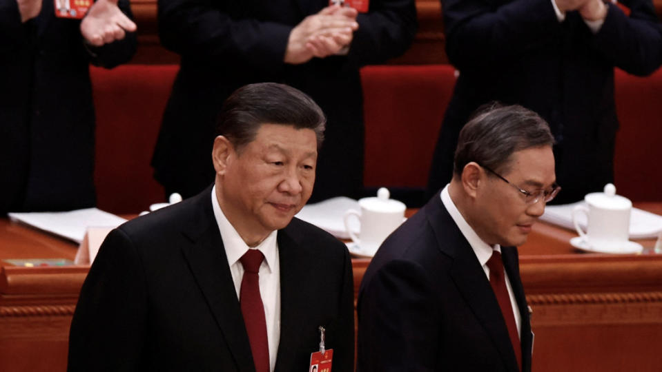 中國國家主席習近平（左）、總理李強（右）在人大會議上資料照片。路透社