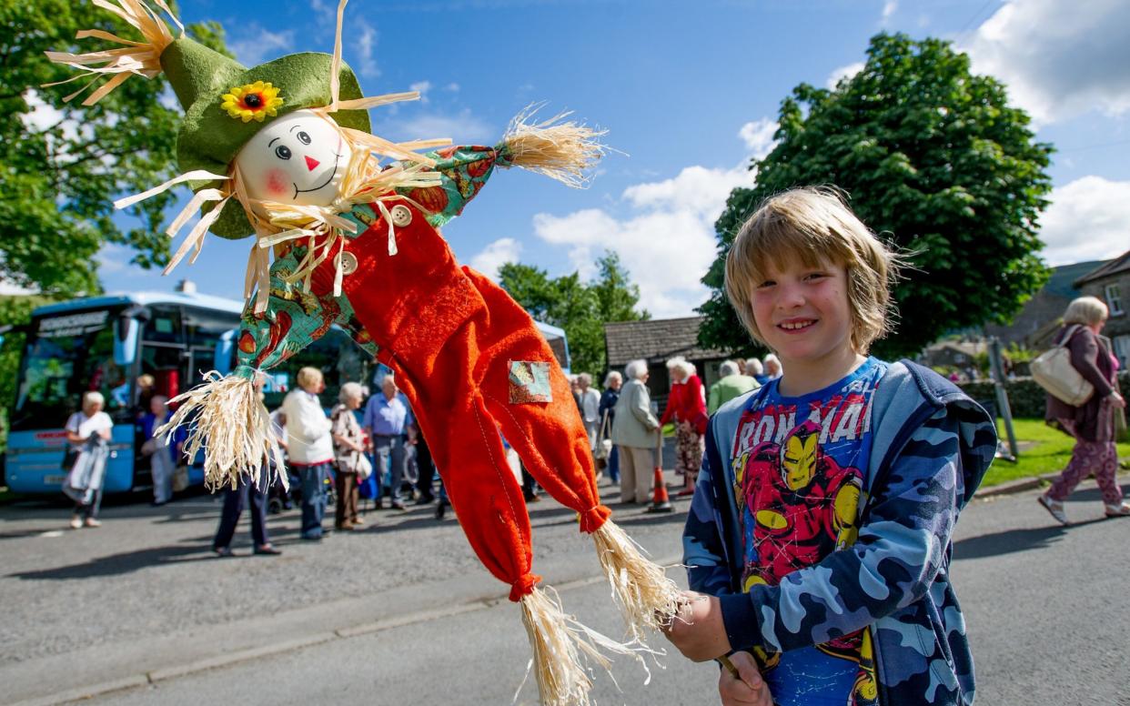 Jake White with a scarecrow in Kettlewell - Charlotte Graham / Guzelian