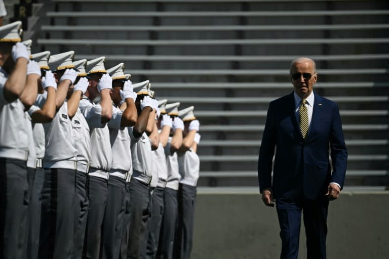 El presidente Joe Biden llega para dar el discurso de la ceremonia de graduación de la academia militar de West Point, el 25 de mayo de 2024 cerca de Nueva York (Andrew Caballero-Reynolds)
