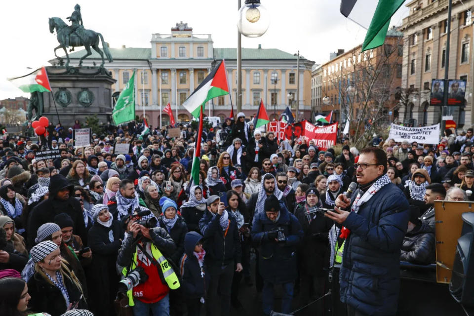Manifestantes propalestinos en Estocolmo, la capital de Suecia, exigen la exclusión de Israel de Eurovisión. (Fredrik Persson/Agencia de Noticias TT/AFP/Getty Images)