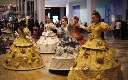 Russian performers participate in the Dubai Shopping Festival at Dubai Festival City, January 22, 2015.REUTERS/Ahmed Jadallah