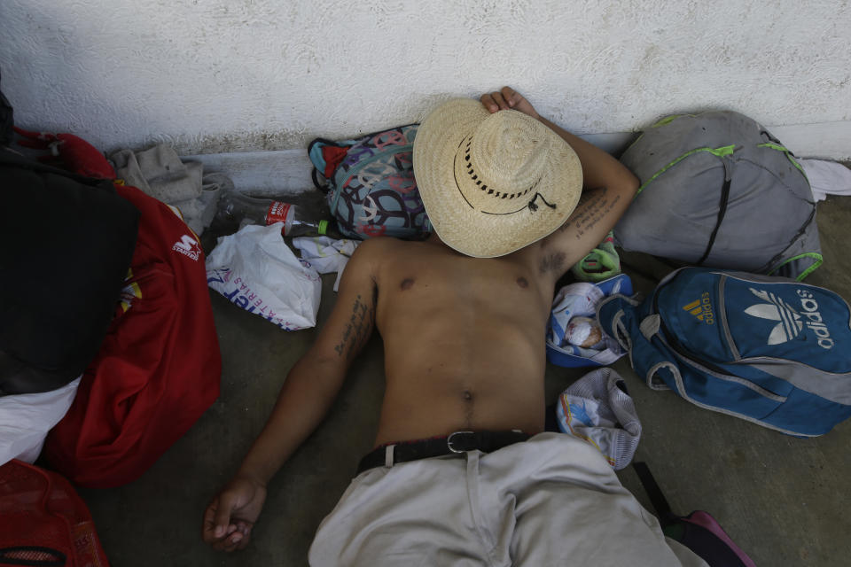 FOTOS | Migrantes toman calles de Huixtla, Chiapas, rumbo a EEUU