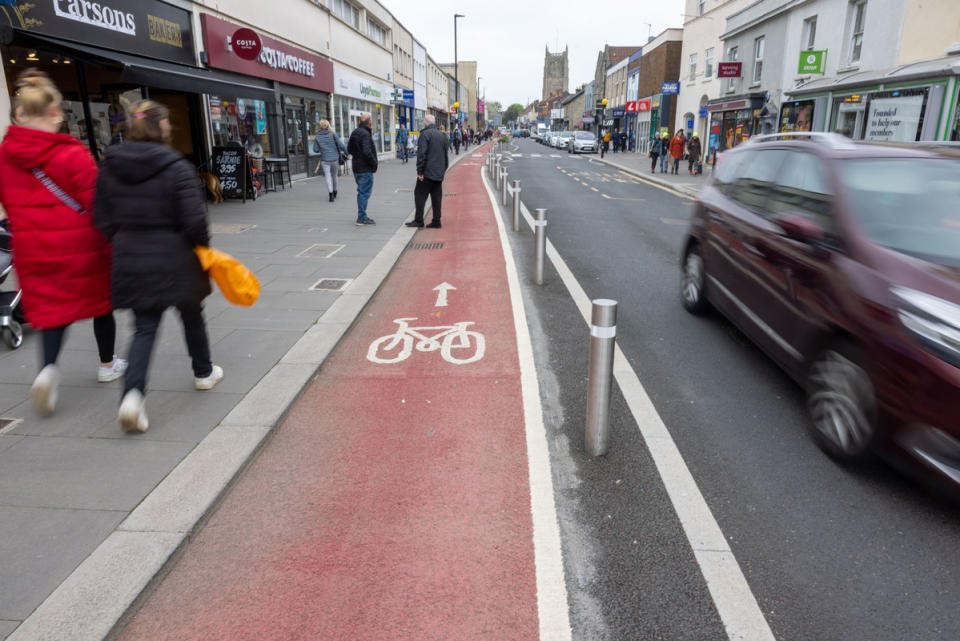 The 'optical illusion' cycle lane on the high street in Keynsham. (Reach)