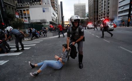 Riot police clash with demonstrators during a protest against President Michel Temer's proposal reform of Brazil's social security system in the general strike in Sao Paulo, Brazil, June 30, 2017. REUTERS/Leonardo Benassatto