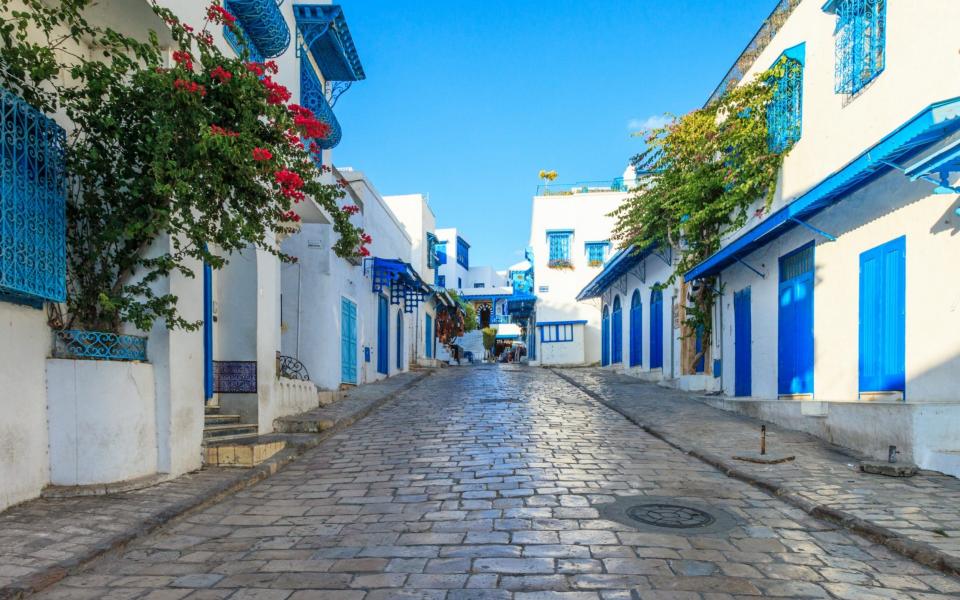 Empty street in Sidi Bou Said, Tunisia - Kelly Cheng/Moment RF 