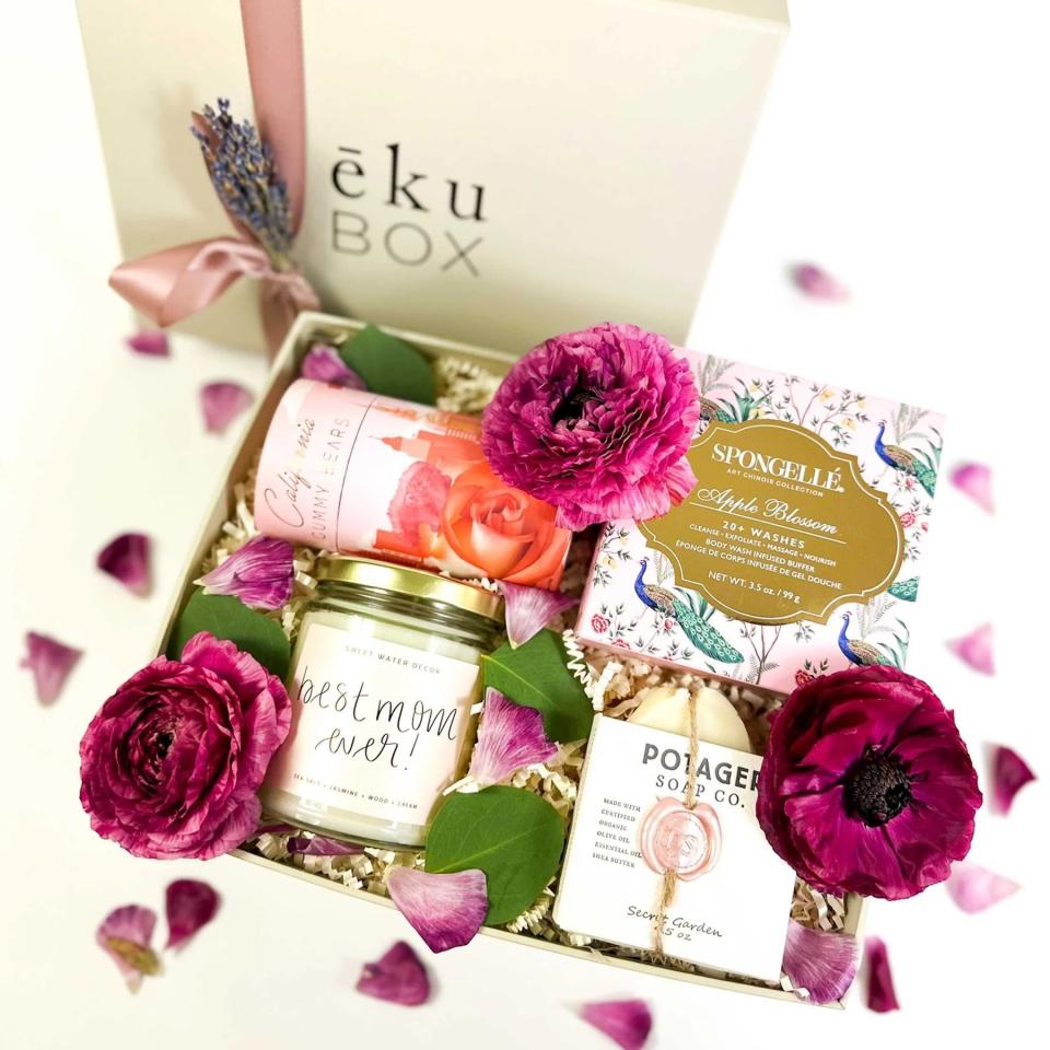 30) Mother’s Day Gift Box