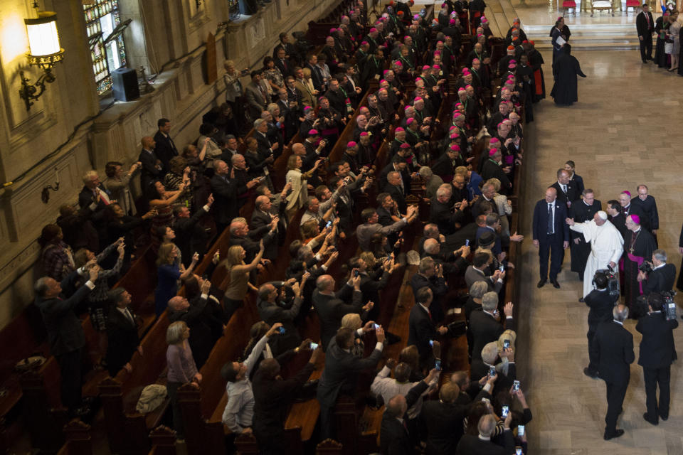 Pope Francis waves to the audience after speaking at Saint Charles Borromeo Seminary, September 27, 2015 in Wynnewwod, Pennsylvania. After visiting Washington and New York City, Pope Francis concludes his tour of the U.S. with events in Philadelphia on Saturday and Sunday. (Photo by Drew Angerer/Getty Images)