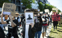 People protest in Berlin, Germany, Sunday, May 31, 2020 after the violent death of the African-American George Floyd by a white policeman in the USA against racism and police violence, among other things with a sign "I can't breathe". (Bernd von Jutrczenka/dpa via AP)