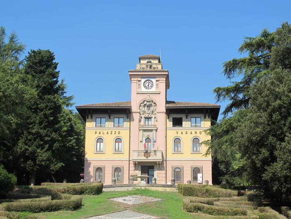 The present town hall of Predappio, Palazzo Varano, in Italy. The Italian dictator was born in the town in 1883, and for a time he lived in this building that used to be a school. (to dpa \"Delicate memory: Where dictators were at home.