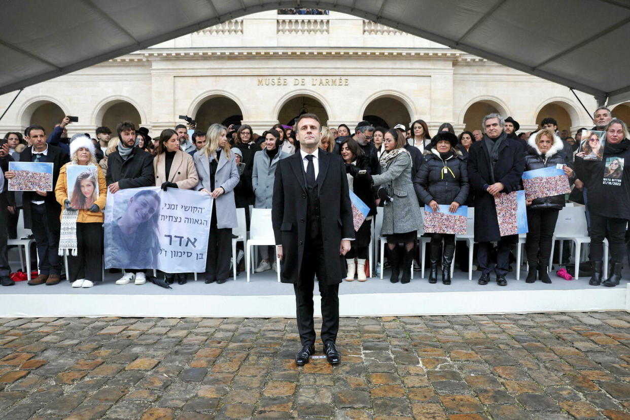 4 mois après l'attaque du Hamas, Emmanuel Macron a rendu hommage aux victimes françaises dans la cour des Invalides.  - Credit:Gonzalo Fuentes/AP/SIPA / SIPA / Gonzalo Fuentes/AP/SIPA