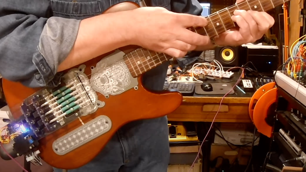  String-picking guitar robot 