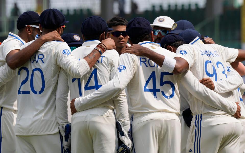 India get in a huddle ahead of the England innings