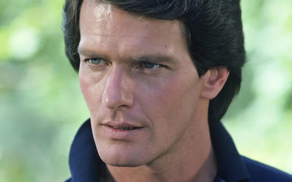 Adam Carrington kam als verlorener Sohn in die Serie. Sein Darsteller Gordon Thomson (78) hielt sich nach dem "Denver-Clan" mit Nebenrollen über Wasser, außerdem moderierte er eine Sendung im britischen Frühstücks-TV. (Bild: Paramount)