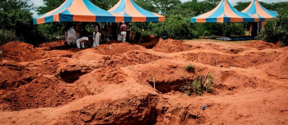 « Nous ne savons pas combien de fosses communes, combien de corps nous allons découvrir », a déclaré le ministre de l'Intérieur Kithure Kindiki, en visite sur place en début d'après-midi, annonçant la découverte de six nouveaux corps après une dizaine plus tôt dans la matinée. Un total de 34 personnes ont par ailleurs été « retrouvées vivantes », a-t-il ajouté.  - Credit:YASUYOSHI CHIBA / AFP