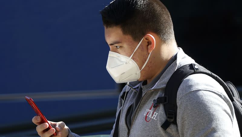 Santiago Cruz wears a KN95 mask in downtown Salt Lake City on Jan. 26, 2022.