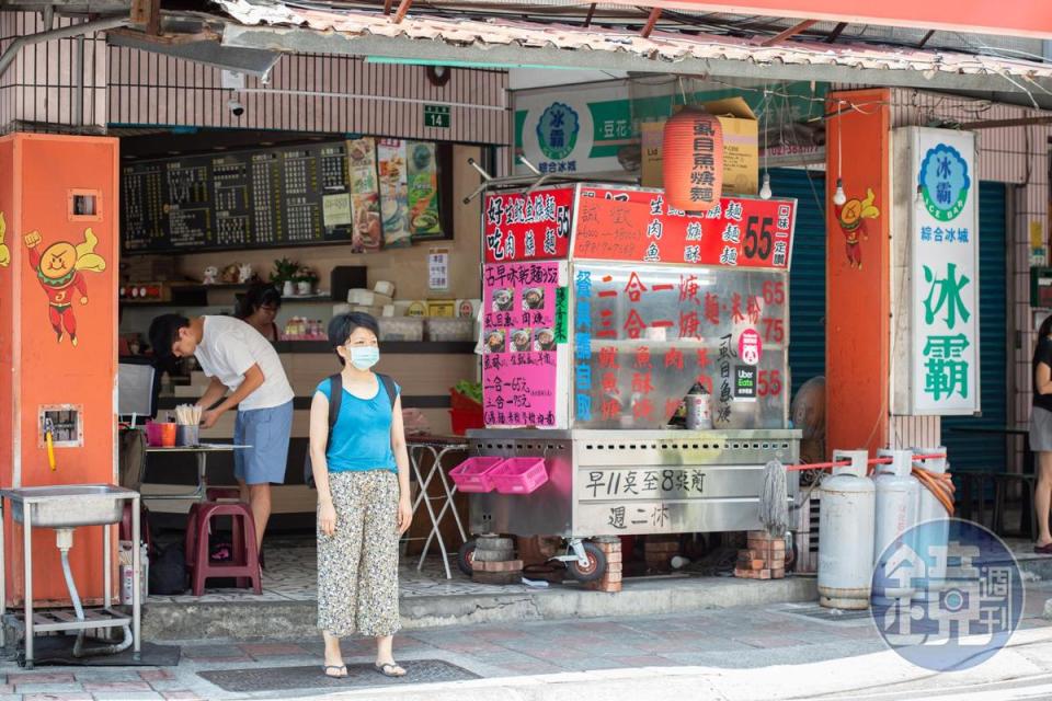 「祖傳好吃魷魚羹」開在永和民生路與中和自立路的交叉口。