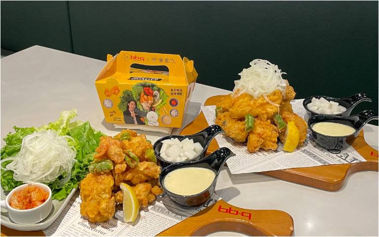 bb.q CHICKEN X 金家ㄟ第二波聯名盒看圖片直接瞭解怎麼吃！(圖／品牌提供）