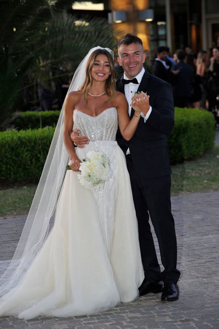 Tras la ceremonia, Sol Pérez y Guido Mazzoni posaron para las cámaras