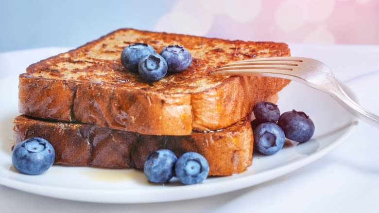 French toast with blueberries