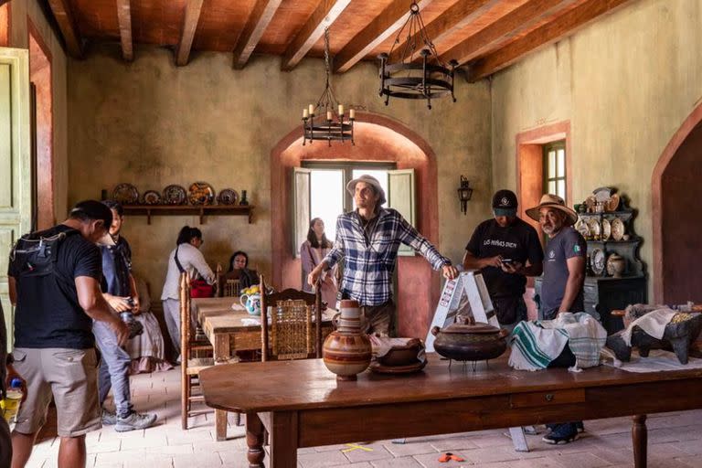 Momento de la filmación de la producción de Netflix 'Pedro Páramo', novela de Juan Rulfo, en la ciudad de San Luis Potosí, México