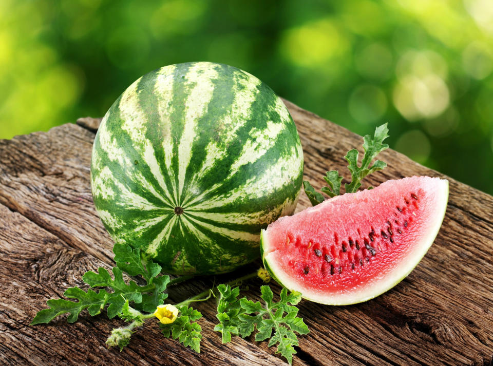 Wer will, kann Wassermelonen auch stapeln. Es empfiehlt sich aber, sie danach zu verzehren. (Symbolbild: Getty Images)