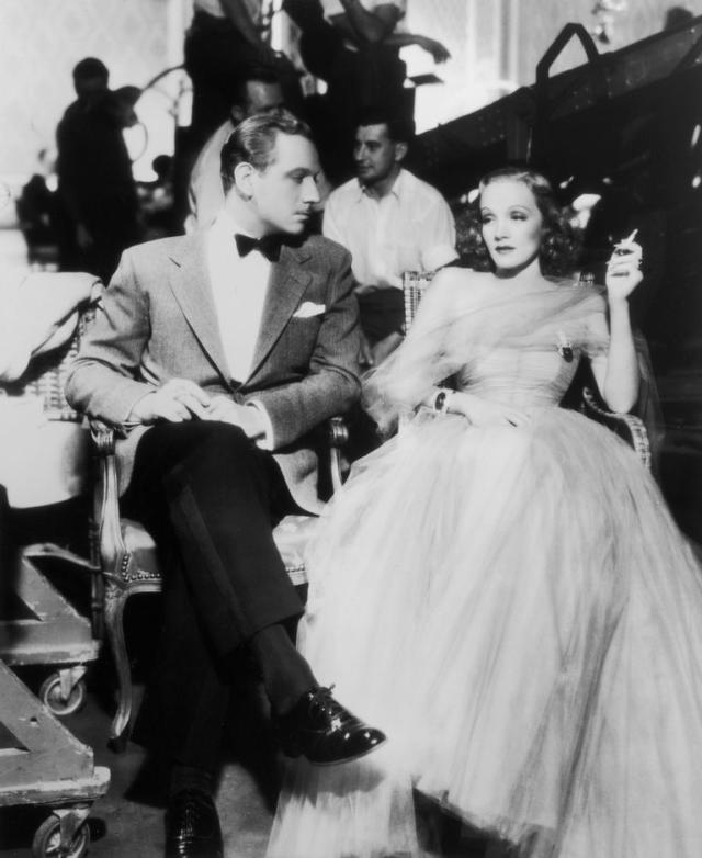 Melvyn Douglas y Marlene Dietrich, durante el rodaje de Ángel, de Lubitsch