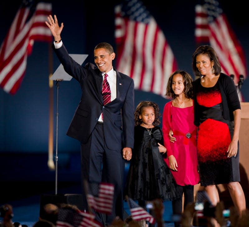 President elect Barack Obama, his daughter Sasha, 7, (in black), his daughter Maila, 10 (in pink) and his wife Michele on the stage of his election night victory party in Chicago’s Grant Park. - Photo: Ralf-Finn Hestoft/Corbis (Getty Images)