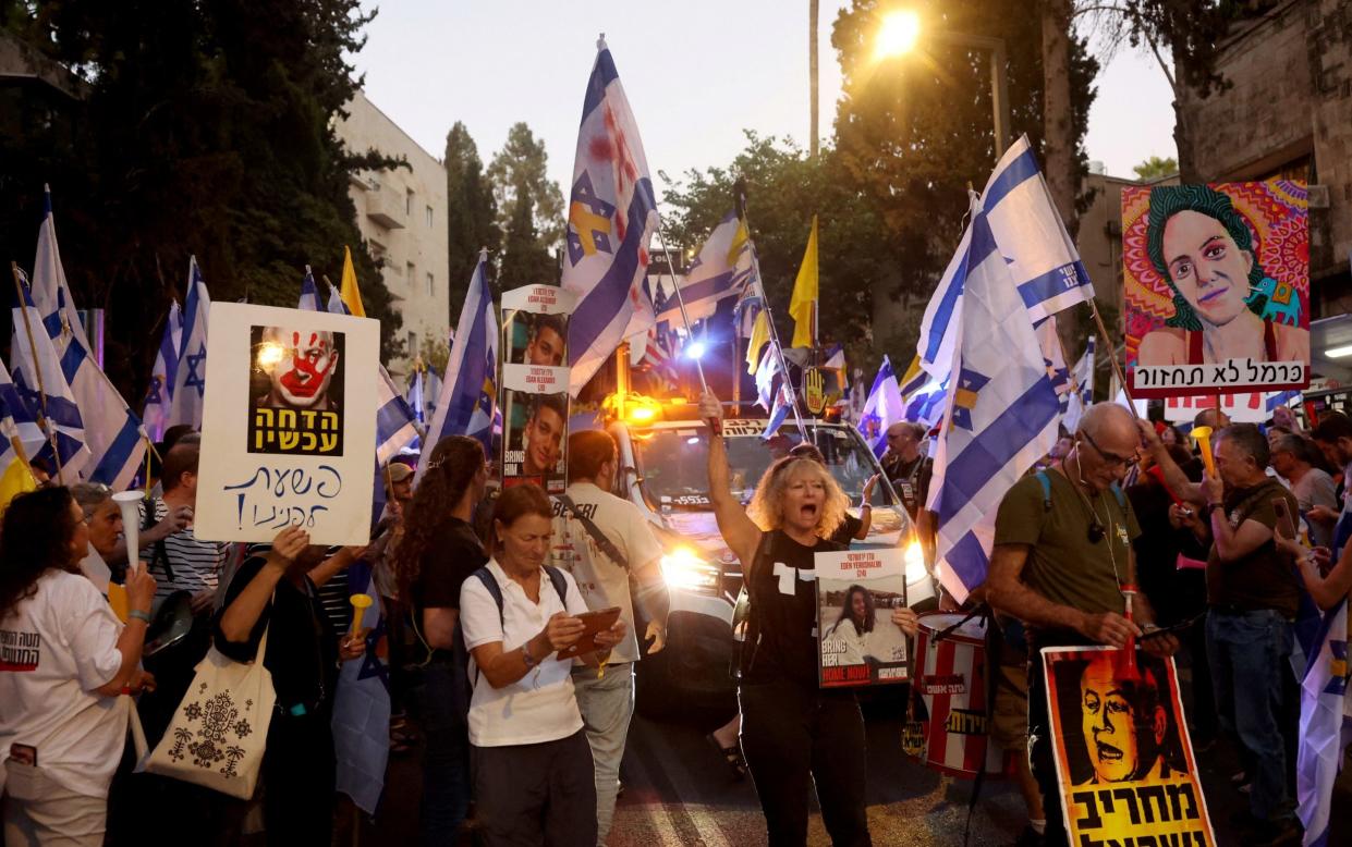 Israelis protest near Mr Netanyahu's residence in Jerusalem over his failure to free all Israeli prisoners in Gaza