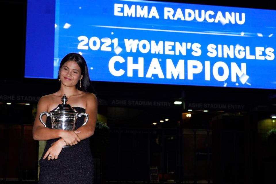 Emma Raducanu holds the US Open trophy (Elise Amendola/AP) (AP)