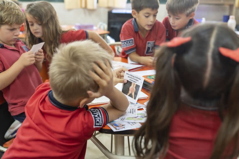 Escuelas que incluyen a los alumnos de nacionalidad rusa: Colegio San Carlos Diálogos, de Olivos, Buenos Aires