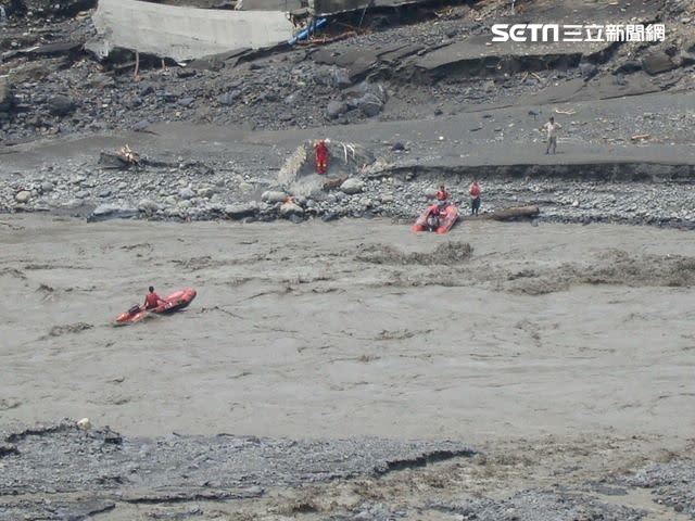 河川湍急國軍協助救援（圖／記者陳淳毅攝影）