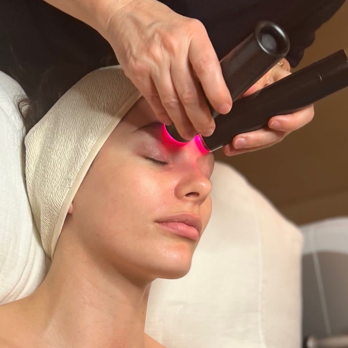 Camila Morrone tries to official Met Gala LYMA facial (ES)