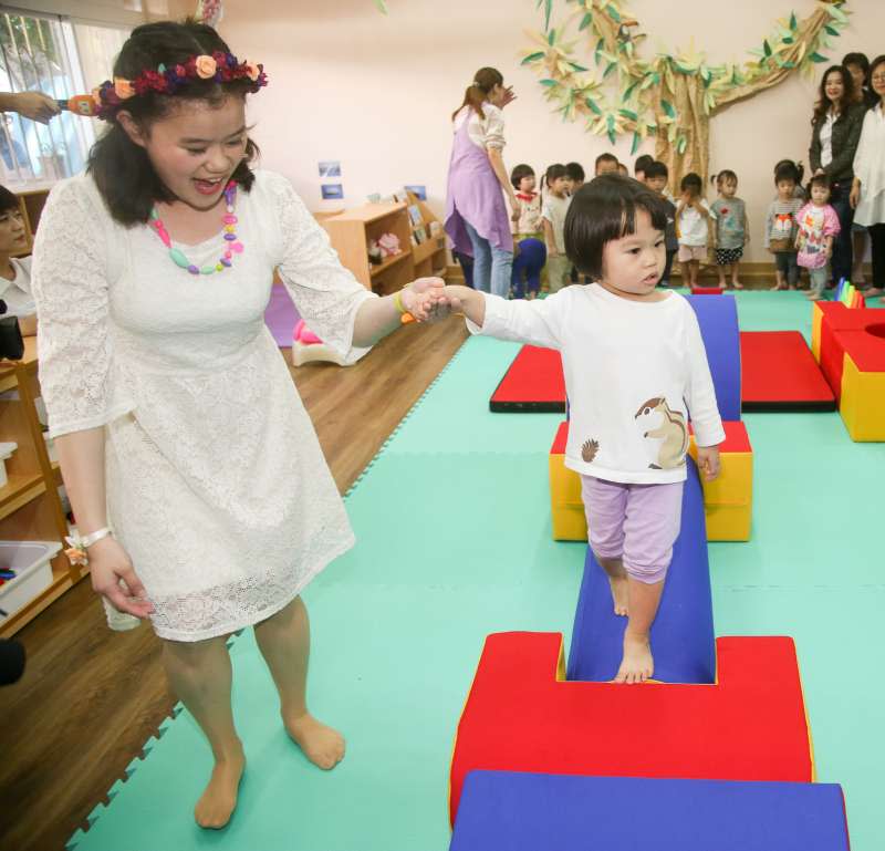 20171129-幼兒園，幼兒體能活動，幼兒表演，幼兒勞作，「友善城市‧幸福臺北～臺北市螢橋、黃鸝鳥及實踐非營利幼兒園」。（陳明仁攝）