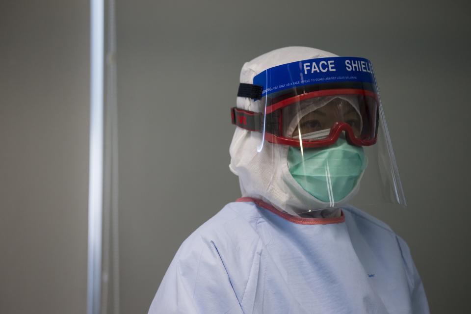 A doctor, wearing protective gear, takes part in a drill with a dummy to demonstrate the procedures of handling a patient afflicted with the Ebola virus, in Hong Kong September 2, 2014. REUTERS/Tyrone Siu (CHINA - Tags: HEALTH)