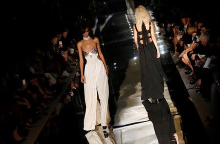 Models present creations from the Tom Ford Spring/Summer 2015 collection during London Fashion Week September 15, 2014. REUTERS/Suzanne Plunkett