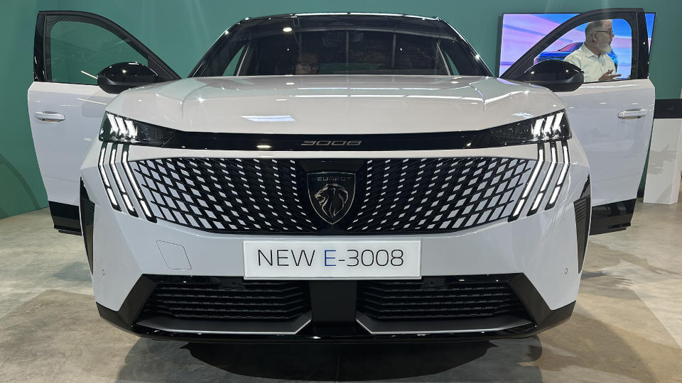 Peugeot E-3008 EV